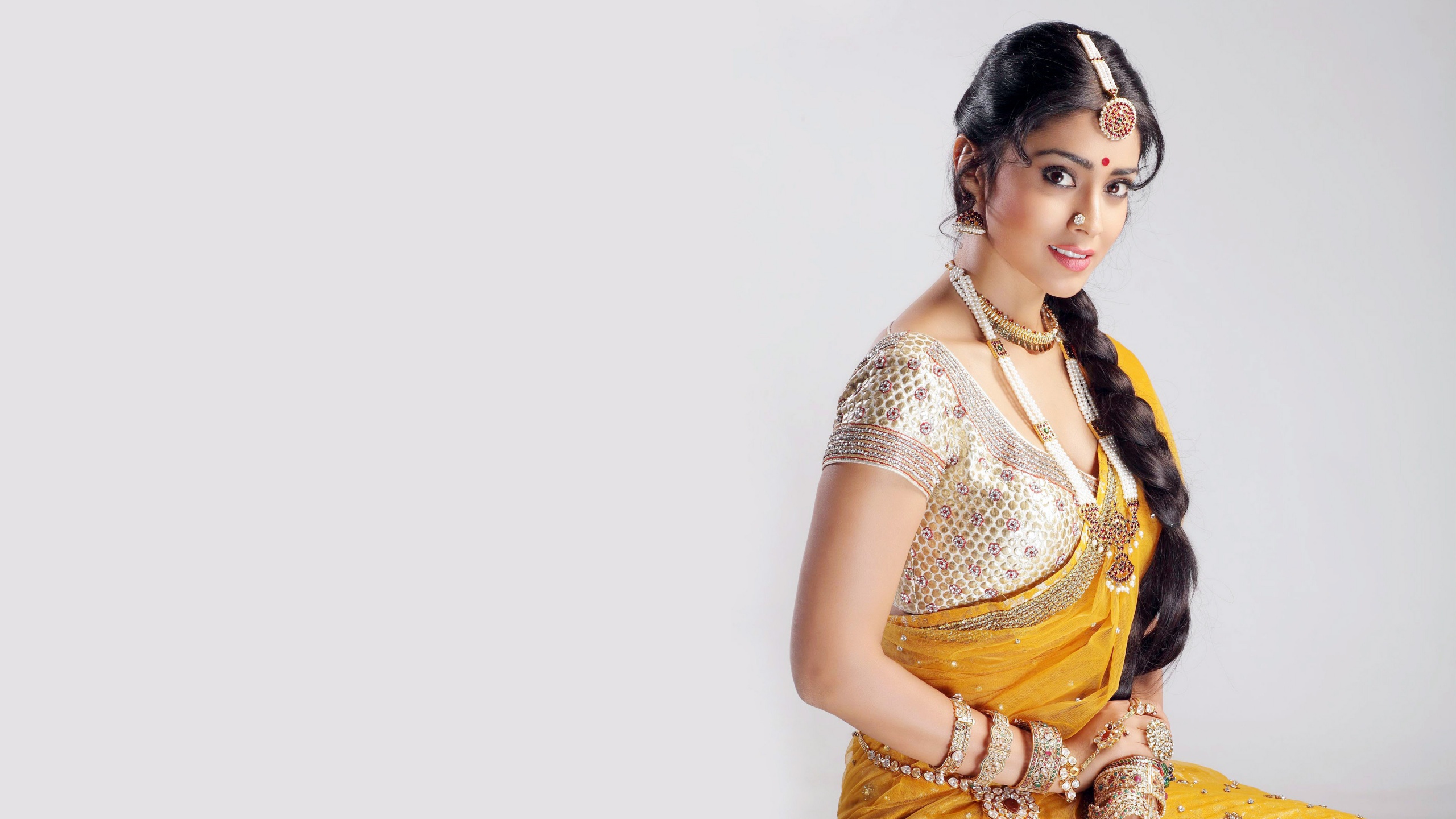 Shriya Saran 4K Wallpapers in jpg format for free download