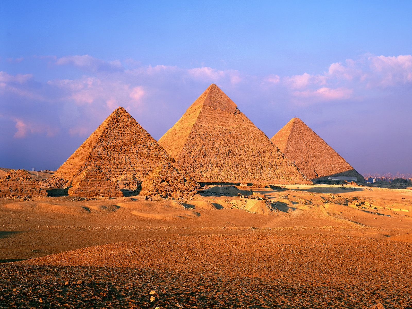 Pyramids Of Giza Wallpaper Egypt World Wallpapers In Jpg Format For Free Download